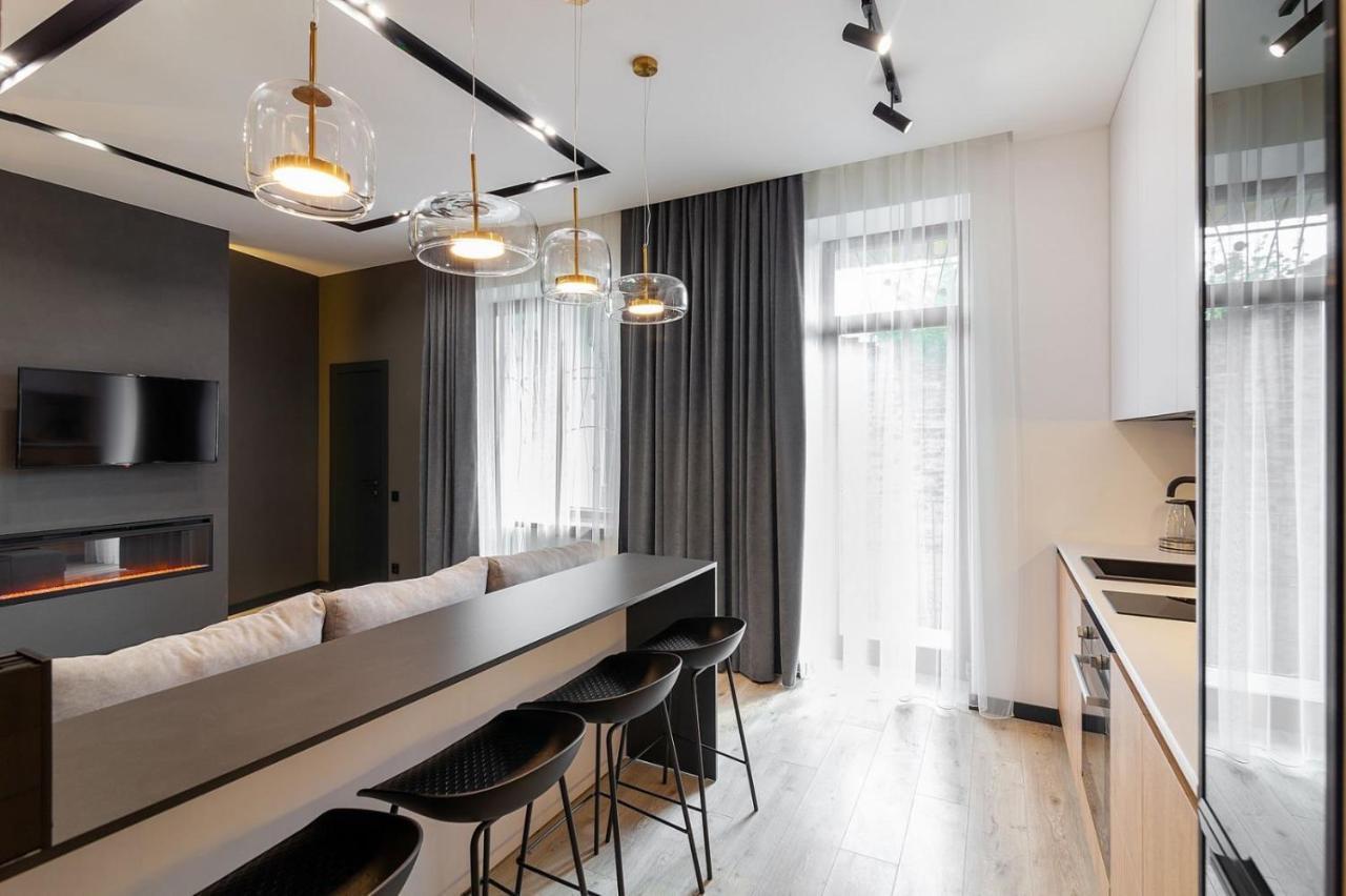 לבוב Royal Romantic Apartment With Bathtub מראה חיצוני תמונה