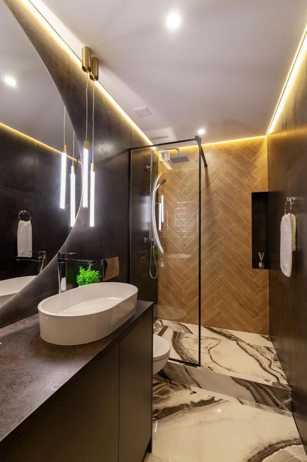 לבוב Royal Romantic Apartment With Bathtub מראה חיצוני תמונה