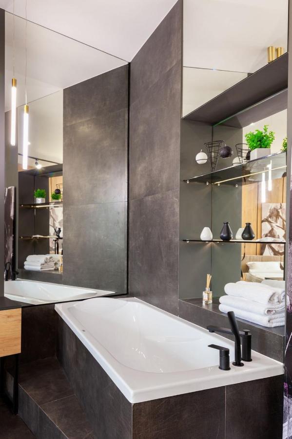 לבוב Royal Romantic Apartment With Bathtub מראה חיצוני תמונה
