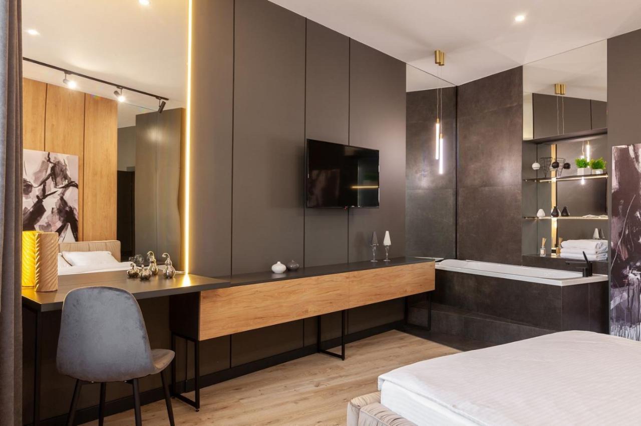 לבוב Royal Romantic Apartment With Bathtub מראה חיצוני תמונה