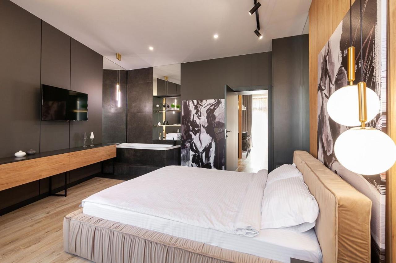 לבוב Royal Romantic Apartment With Bathtub מראה חיצוני תמונה
