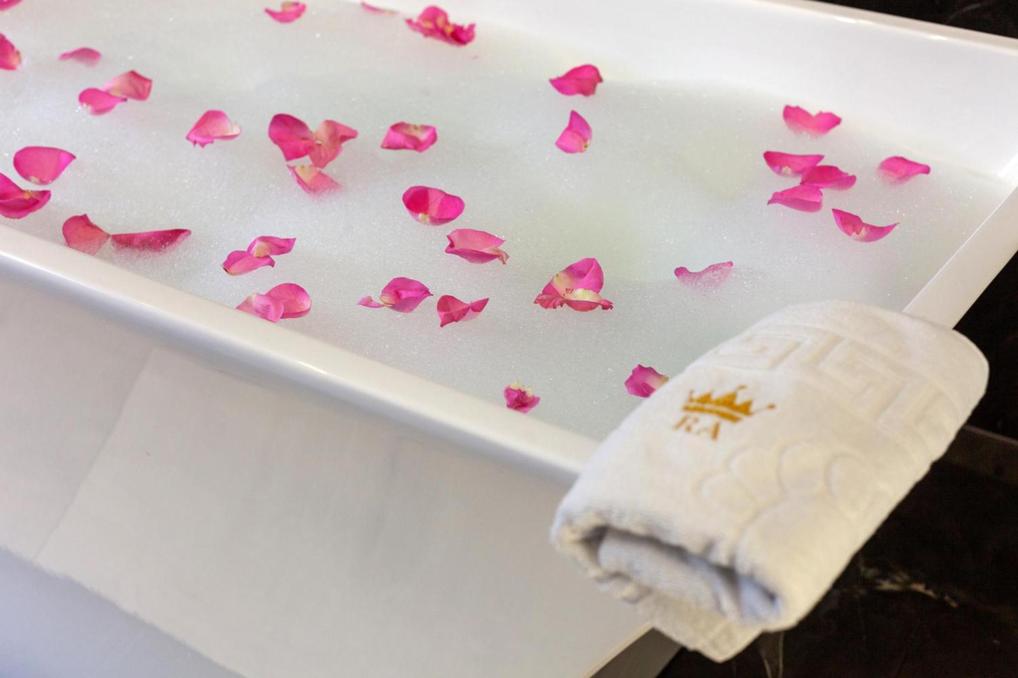 לבוב Royal Romantic Apartment With Bathtub מראה חיצוני תמונה